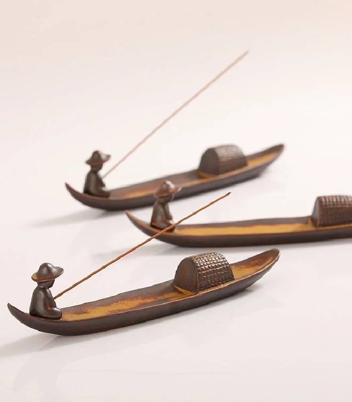 700_800船1 Fisherman Incense Holder - Image 1
