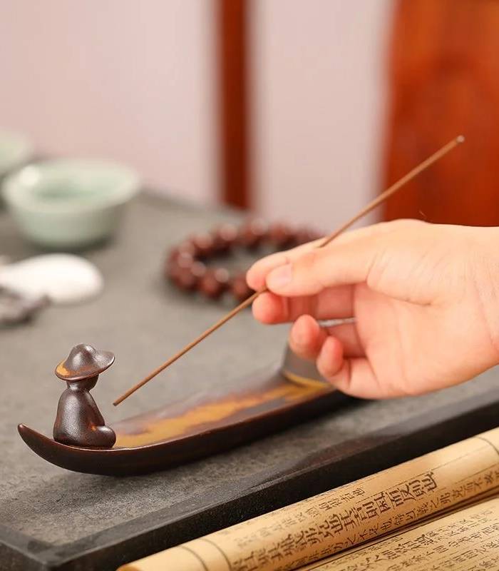 700_800船2 Fisherman Incense Holder - Image 3