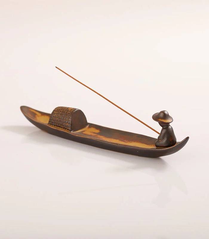700_800船3 Fisherman Incense Holder - Image 2