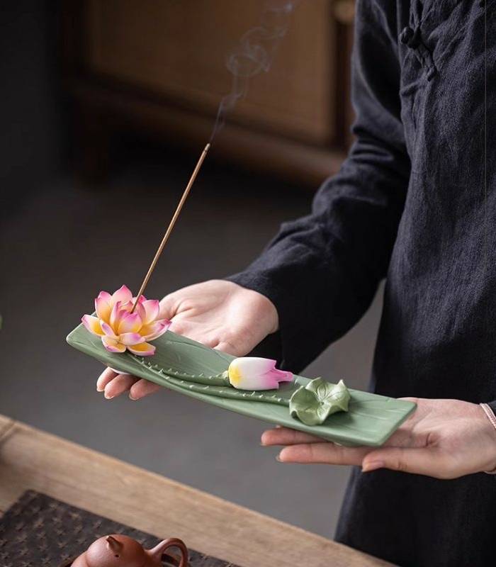 荷花700800主图 Lotus Ceramic Incense Holder - Image 1